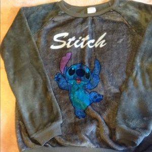 long sleeve graphic fuzzy tee